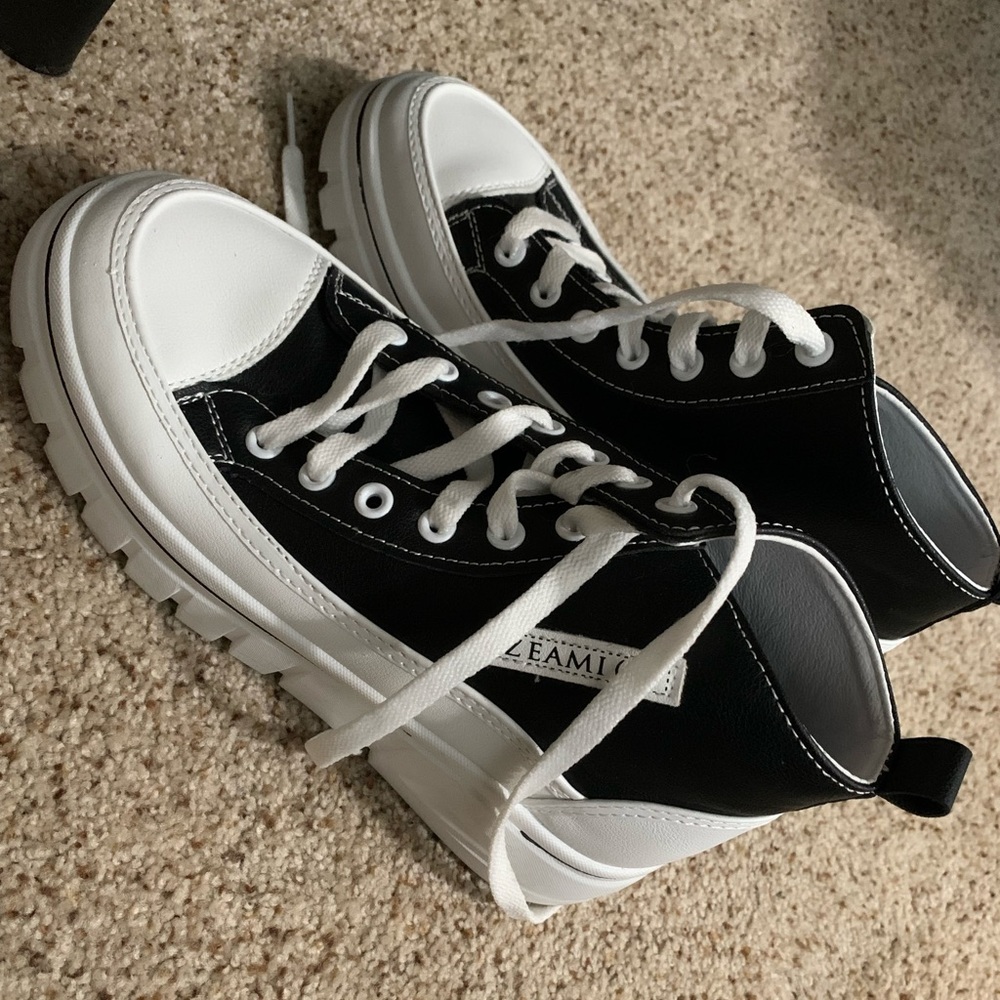 Chunky high top shoes